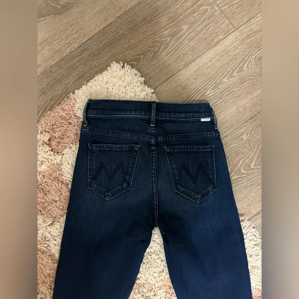 MOTHER The Insider Crop Step Fray Women's Deep Indigo Jeans - Picture 7 of 8